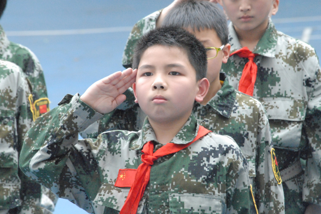 广州黄埔横沙小学聘请维和军旅训练营到校组织素质教育活动