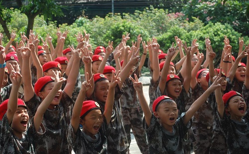 看,黄埔青少年军校小学生夏令营的费用