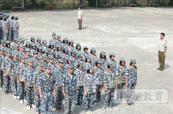 2010年荔湾区教育局下属中学学生军训暨国旗卫队建设汇操